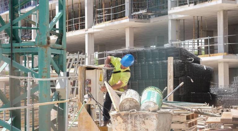 La construcción urge a actualizar los precios de los contratos públicos para evitar un freno del sector en España