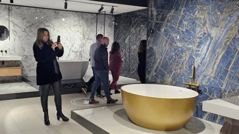 Cifre Cerámica, de At Home Together a Coverings 2023