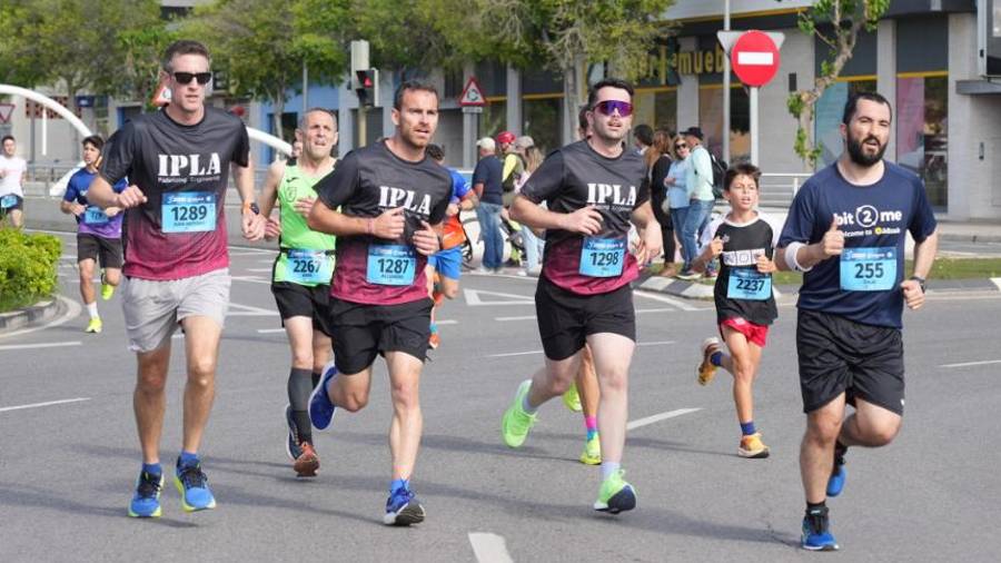 Galería de fotos | Compañías y entidades del sector cerámico, en la Carrera de las Empresas de Castellón