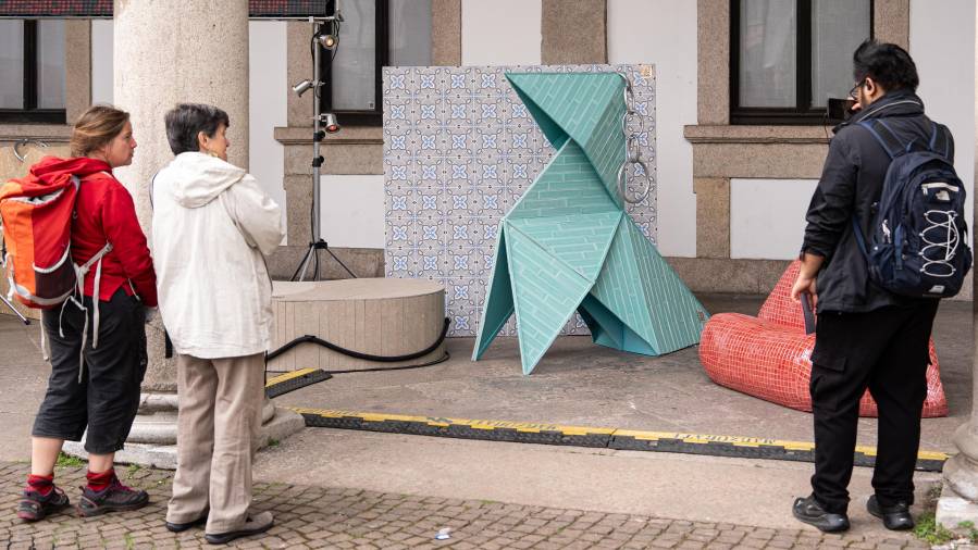 Galería de fotos | Once objetos de cerámica española reinventan en Milán el mundo del souvenir