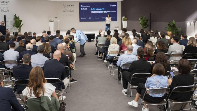 Los cuatro expositores de Cersaie 2025 premiados por ADI como mejores estands de la feria cerámica