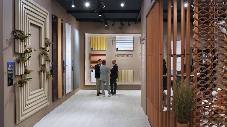 De piscinas a celosías: la cerámica extrusionada de Gresmanc Group en Cersaie