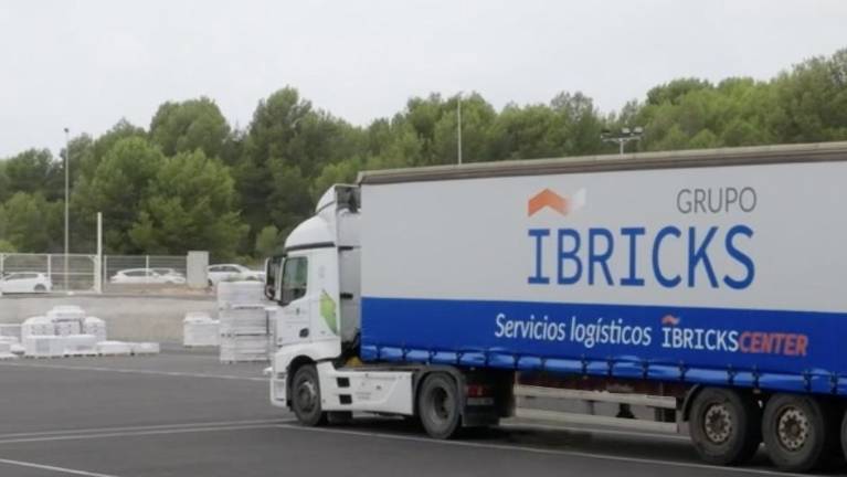 Grupo Ibricks supera los 1.000 camiones en ruta en 2025