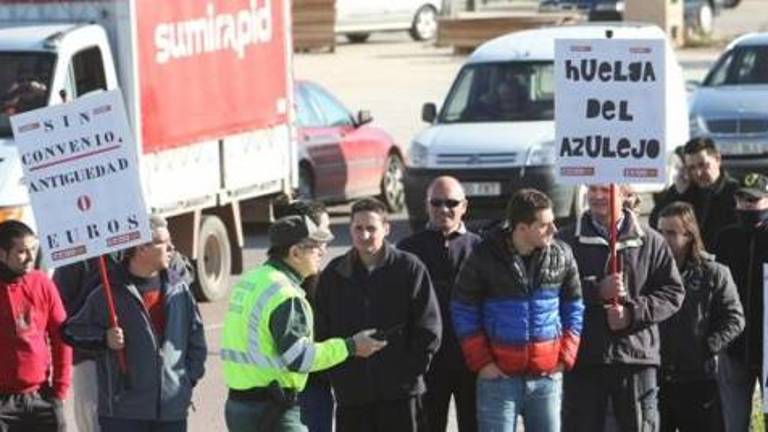 Seguimiento de la primera jornada de huelga en el azulejo