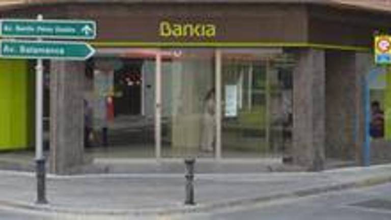 Bankia renueva la imagen de sus oficinas con el porcelánico Techlam