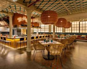 $!Inspiración años 70 y efectos sorpresa en el interiorismo del restaurante iraní Sumac &amp; Mambo