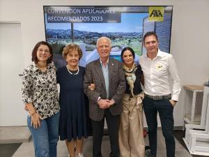 Alessandra Pettenon, Anna Strolego, Beniamino Pettenon, Olga Redondo y Paolo Gasparin, en las instalaciones de Fila Iberia en Xilxes (Castellón).