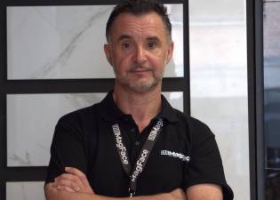 Andrea Bassi comenzó a concebir en 2010 el sistema MagFace de colocación magnética de baldosas.