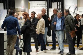Imagen de uno de los concurridos estands de la feria internacional durante la semana de Cevisama 2023.