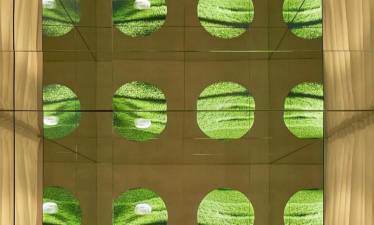 Mediterranean metaverse: an oniric journey es la pieza diseñada por Isern Serra para Roca Tiles, que puede verse hasta el próximo 28 de mayo en la muestra de tendencias de Casa Decor en Madrid.