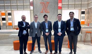 El equipo de Venux en la feria internacional de Orlando.