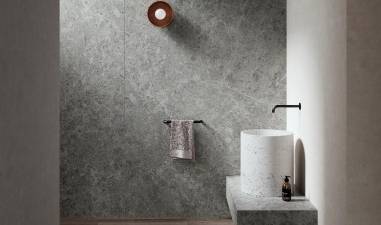 $!Revestimiento y encimera de baño con Neolith Cappadocia Sunset.