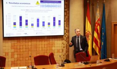 José Luis Quintela presentó el informe sobre el coste de la descarbonización de la cerámica.