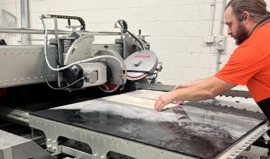 La máquina para corte e ingletado MCM 1200/2AM.