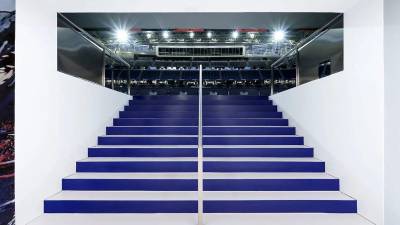 $!Túnel de acceso al terreno de juego del Bernabéu realizado con Krion 1100 Snow White y Krion 6704 Navy Blue.