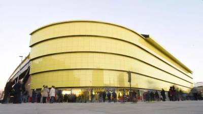 El Palau de la Festa de Castelló y el Estadio de la Cerámica del Villarreal CF son dos ejemplos de construcción de fachada ventilada con revestimiento cerámico en la provincia. / MEDITERRÁNEO