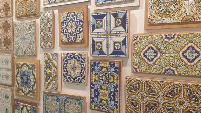Los azulejos que se exponen proceden del fondo del Museu del Taulell Manolo Safont de Onda.