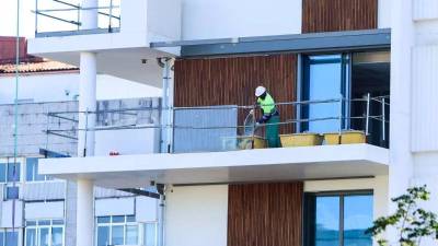 Obras de construcción de viviendas en Santiago de Compostela.