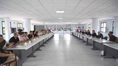Patronal y sindicatos han constituido la mesa negociadora del convenio del azulejo. Carlos Pascual