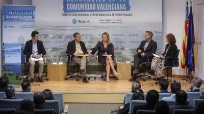 $!El responsable de Sostenibilidad y Medioambiente de Porcelanosa, Vicente Ripollés; el secretario general de AVA-Asaja, Juan Salvador Torres; la consellera de Innovación, Nuria Montes; el director general de Statkraft, José Miguel Ferrer.