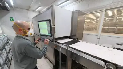 Fabricación de cerámica en una industria de Castellón.