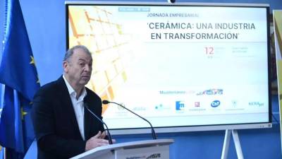 El CEO de Kerajet, José Vicente Tomás, en la ponencia ‘La innovación marca España’ que ha ofrecido este jueves dentro del programa de la jornada empresarial organizada por Mediterráneo en Vila-real.