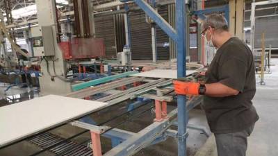 La industria deberá pagar más dinero por las emisiones, pese a no tener mecanismos maduros de descarbonización.