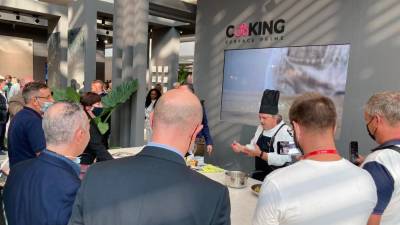 $!El showcooking de Cooking Surface durante la feria de Cersaie 2021.