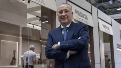 Fernando Roig, en el estand de Pamesa en Cersaie. / Mediterráneo