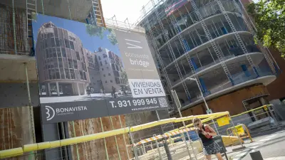 $!Promoción de los pisos en venta en la antigua sede en obras de Telefónica en la Vila Olímpica, en Barcelona. / JORDI COTRINA