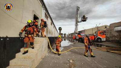 Imagen del incendio en las instalaciones de Cecotec.