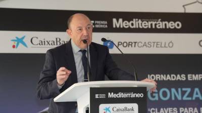 Gonzalo Bernardos, durante su intervención en el Moll de Costa ante los empresarios de Castellón. GABRIEL UTIEL