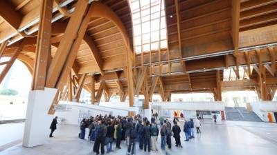 $!La cubierta de la nueva estación es un bosque estructural de madera del norte de Italia proyectado desde una perspectiva «orgánica». / PAOLO FASSOLI
