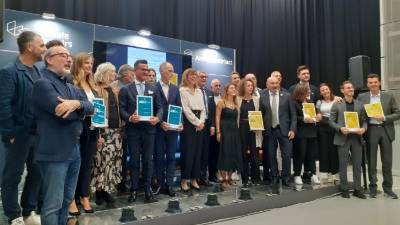 Foto de familia de los ganadores de los premios ADI.