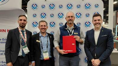 Woody Sanders, en Coverings 2026, con la delegación de Qualicer 2026.