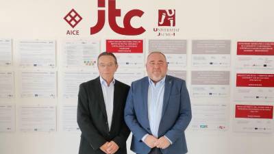 José Miquel, presidente de Asebec, y el diputado de Promoción Cerámica, Vicente Pallarés, en la jornada en el ITC.