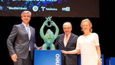 $!Ricardo Aparici, propietario de STN, con el presidente y la vicepresidenta de Prensa Ibérica, Javier Moll y Arantza Sarasola.