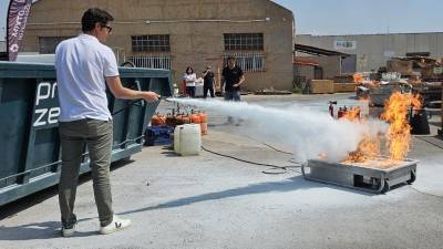 $!Una de las acciones incluidas dentro del plan de formación de extinción de incendios de la firma castellonense.