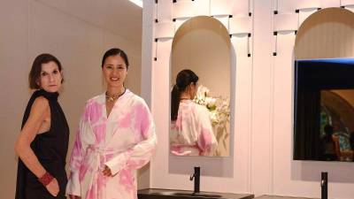 $!El baño se convierte en ‘El despertar de los sentidos’, por obra de Sara Folch y Xuan Lan.