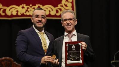 $!Alejandro Bellido (Grúas Tomás), con el alcalde de Vila-real.