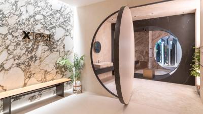 Ambiente del showroom de Xtone.