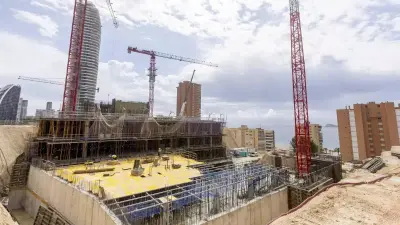 Benidorm sienta la base del rascacielos residencial más alto de Europa.