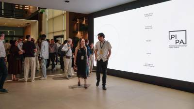 $!Visita a las instalaciones de Porcelanosa.
