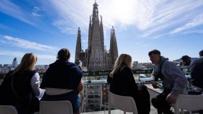 $!La Sagrada Familia, ya coronada.