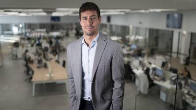 El gerente comercial de Ecoceramic, Alejandro Argente, en la sede de la firma.