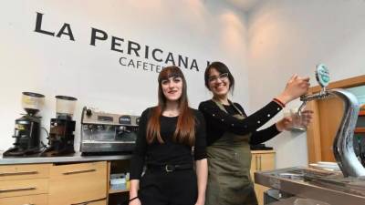 $!Amanda y Silvia, en la cafetería La Pericana II / Manolo Nebot