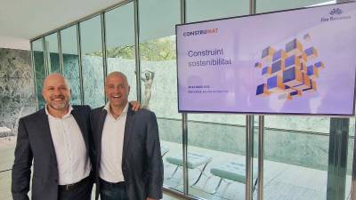 $!Roger Bou y Xavier Vilajoana, director y presidente de Construmat 2025 respectivamente, antes de la rueda de prensa de presentación del salón que tendrá lugar del 20 al 22 de mayo al recinto de Gran Via de Fira de Barcelona