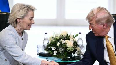 La presidenta de la Comisión Europea, Ursula von der Leyen y Donald Trump este domingo.