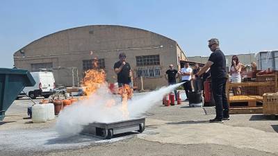 Una de las acciones incluidas dentro del plan de formación de extinción de incendios de la firma castellonense.