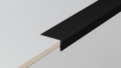 El nuevo acabado negro mate de Novopeldaño 5 se une al plata mate ya disponible en el mercado.